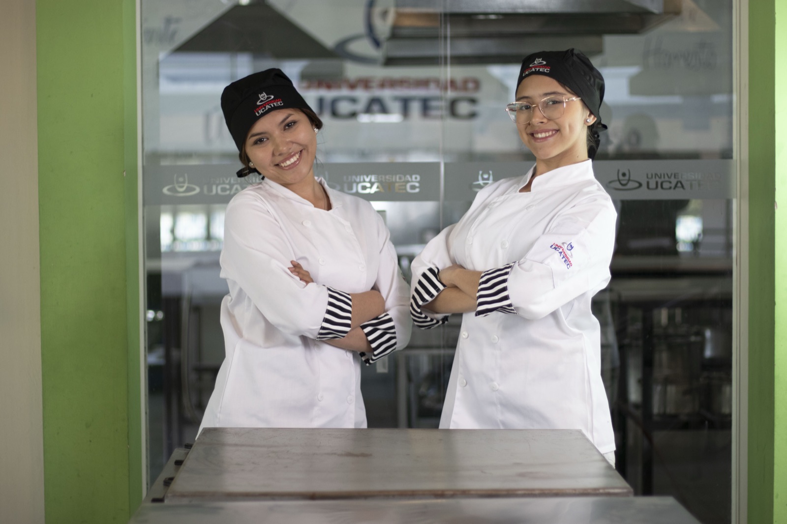 Estudiantes de Gastronomía UCATEC