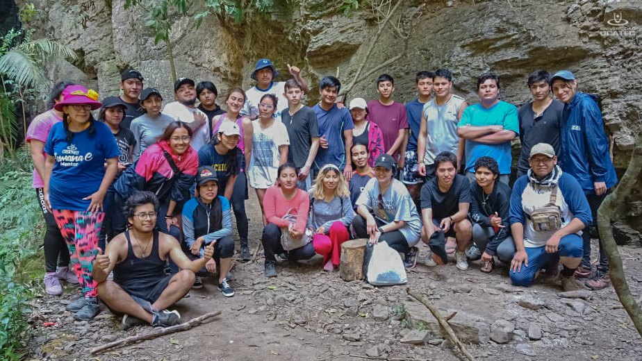 Estudiantes de Turismo de UCATEC en una excursión